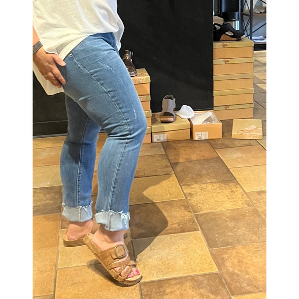 MID RISE RAW HEM SKINNY JEANS-Body and Sol