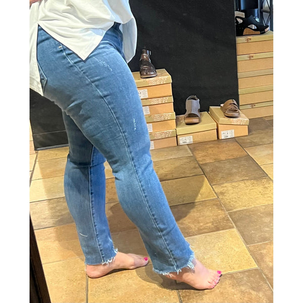 MID RISE RAW HEM SKINNY JEANS-Body and Sol