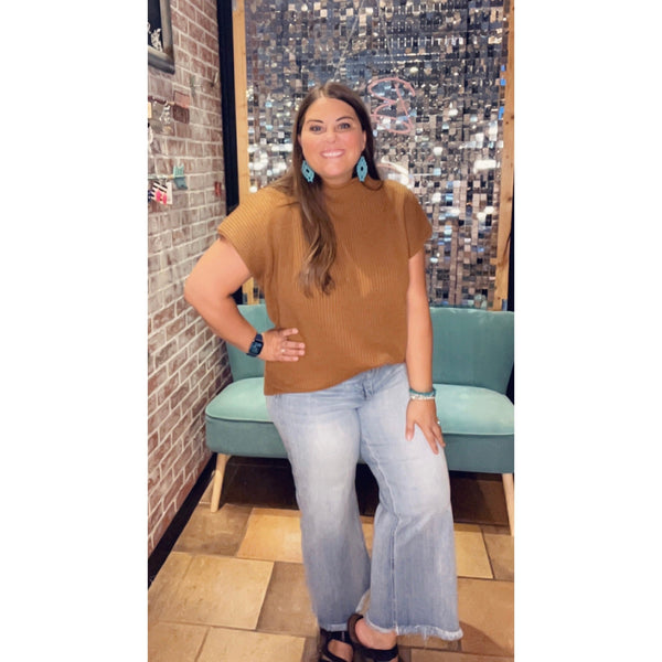 SHELLY'S SHORT SLEEVE SWEATER- Deep Camel-Body and Sol