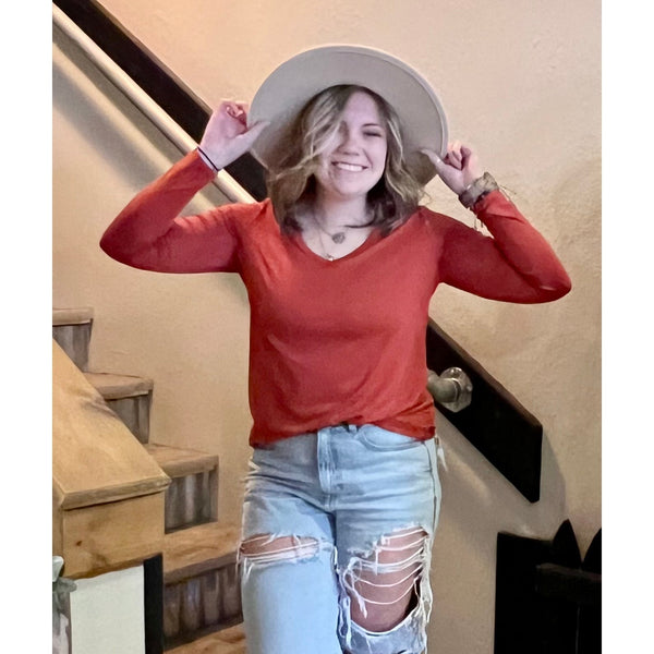 V-NECK LONG SLEEVE BASIC TOP-CINNABAR-Body and Sol