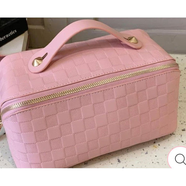 CHIC PINK COSMETIC BAG-Body and Sol