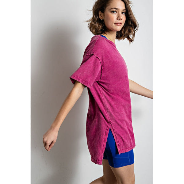MINERAL WASHED SIDE SLIT TEE IN MAGENTA-Body and Sol