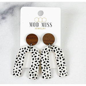 BLACK DECO WOOD EARRINGS-Body and Sol