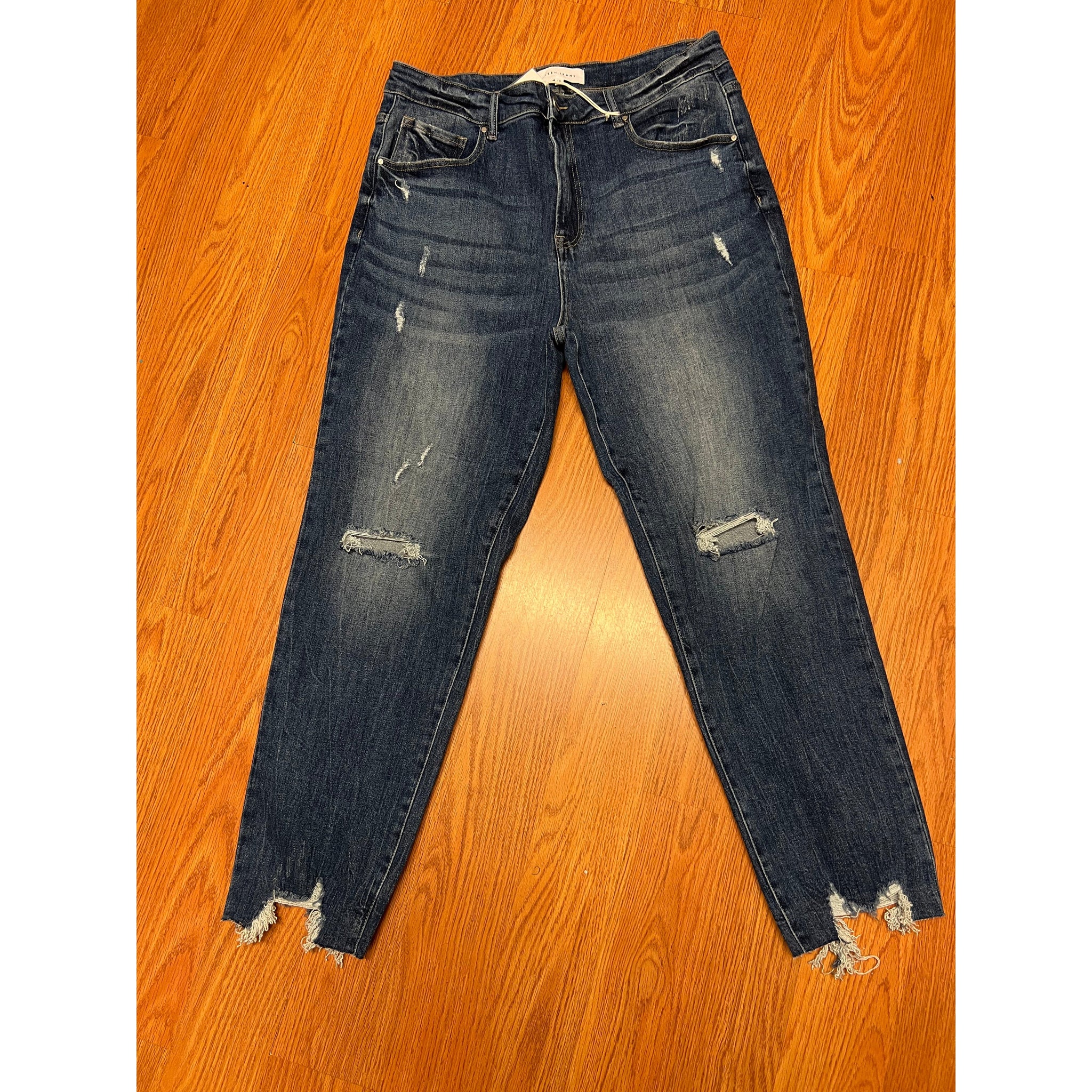 DARK WASH DISTRESSED JEANS-Body and Sol