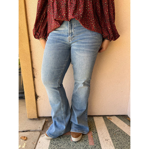 MID-RISE BASIC FLARE JEANS-Body and Sol