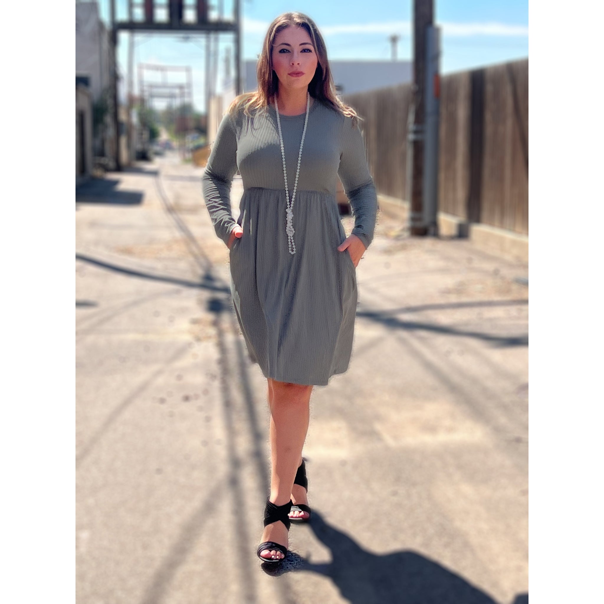 OLIVE POCKET DRESS-Body and Sol